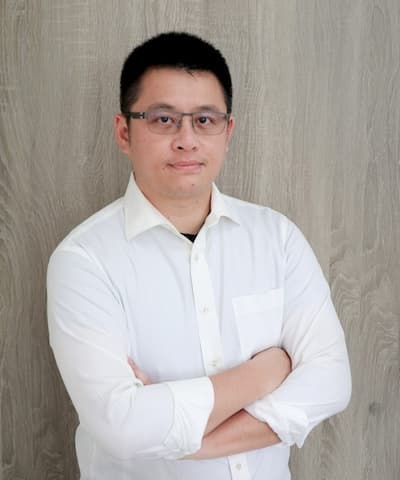東義老師照片